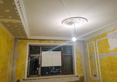 绿色家园T8-2-602，210平米顶层斜脊阁楼，欧式风格油工大白施工进行时